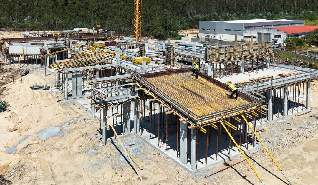 Primeira laje de cobertura em&nbsp;construção